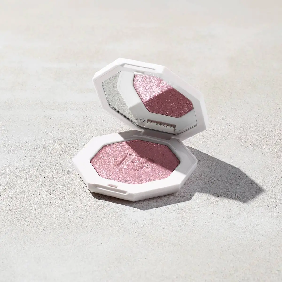 FB30002_FB3039 Fenty Beauty Killawatt Freestyle Highlighter